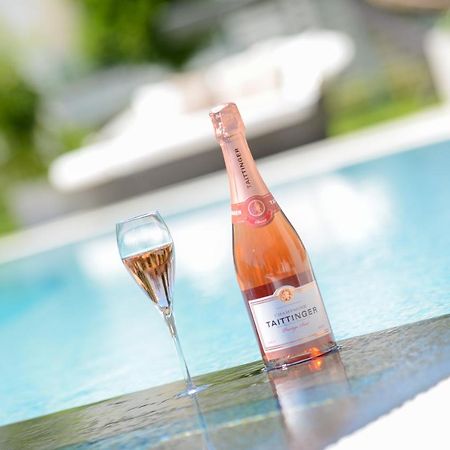 Aura Hotel Adults Only Balatonfured Bagian luar foto