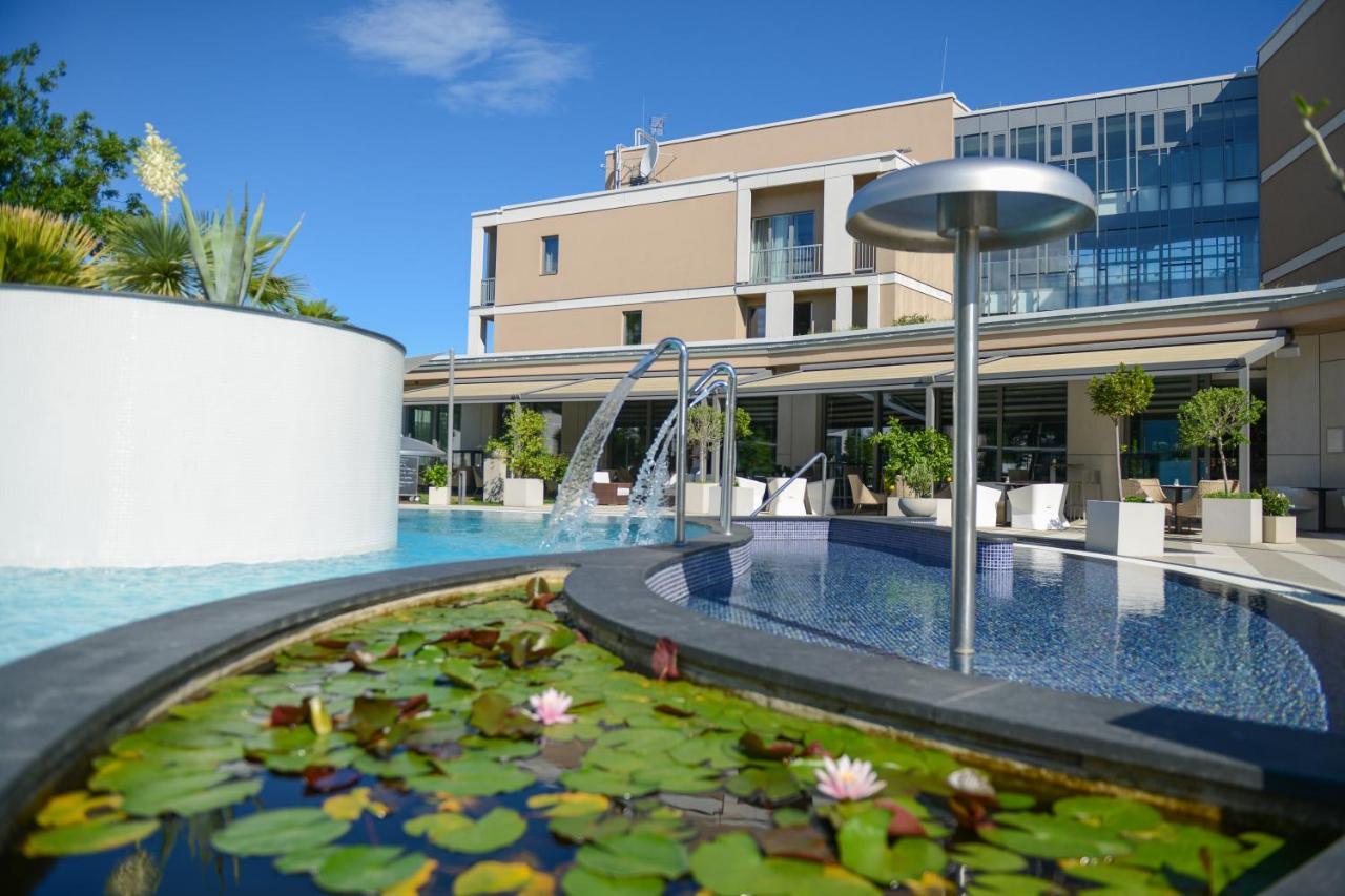 Aura Hotel Adults Only Balatonfured Bagian luar foto