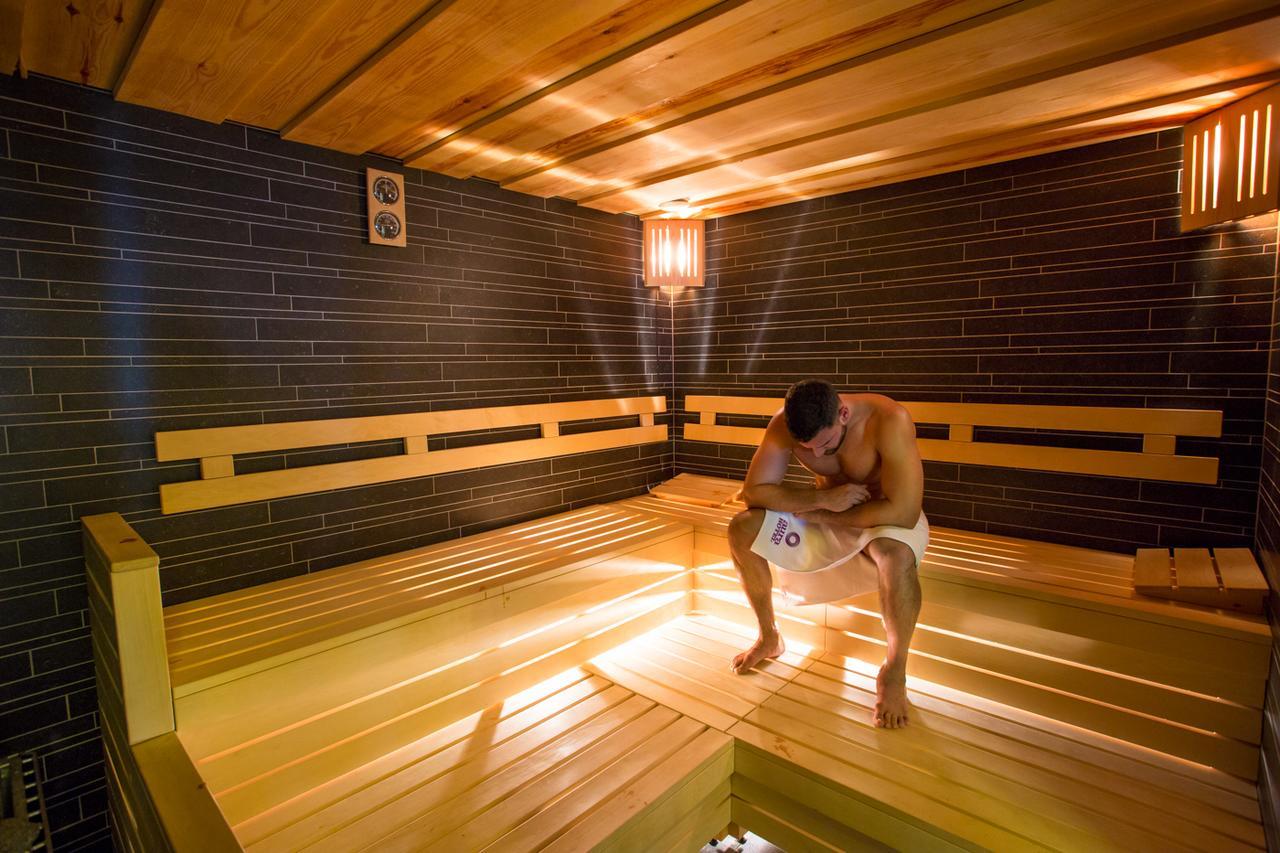 Aura Hotel Adults Only Balatonfured Bagian luar foto