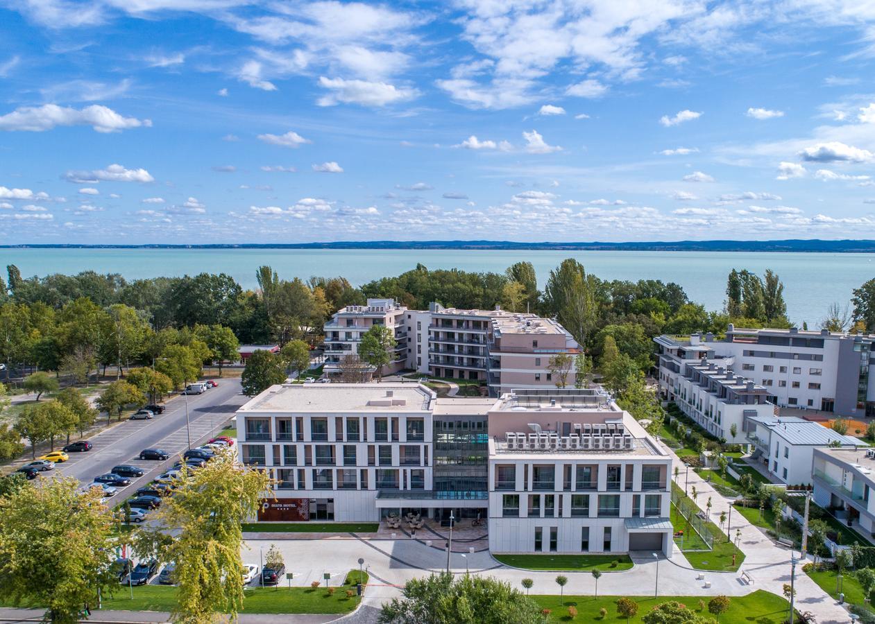 Aura Hotel Adults Only Balatonfured Bagian luar foto