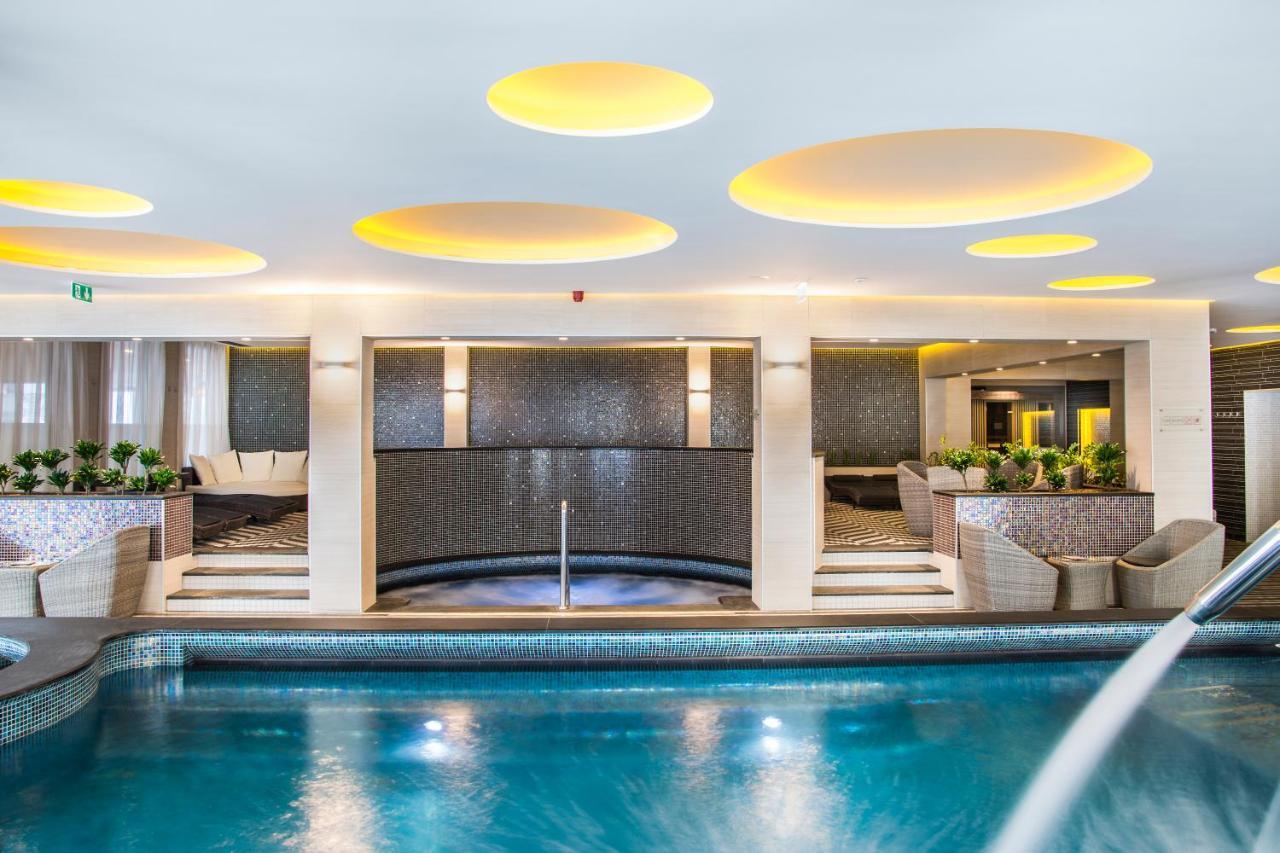 Aura Hotel Adults Only Balatonfured Bagian luar foto