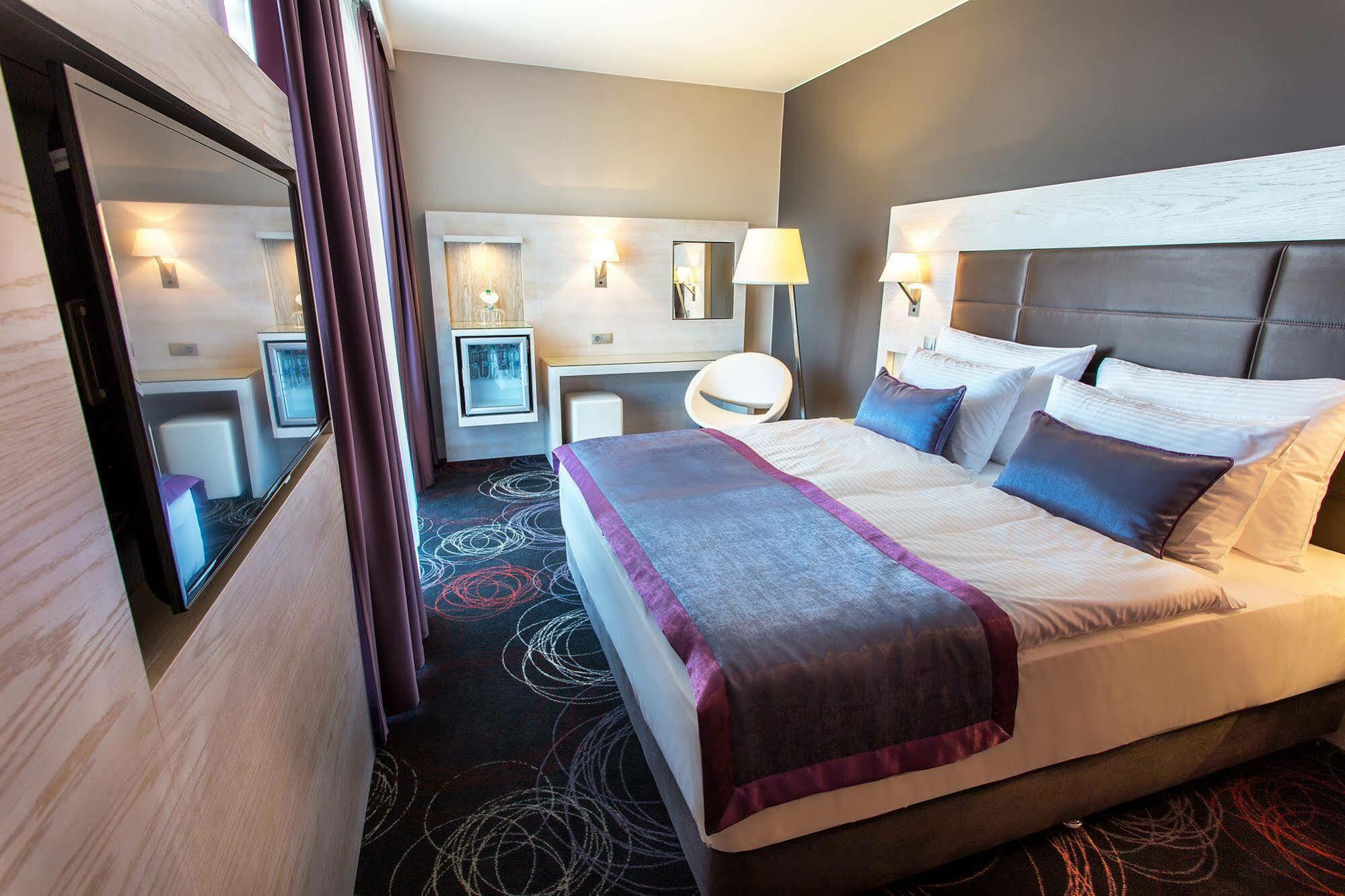 Aura Hotel Adults Only Balatonfured Bagian luar foto