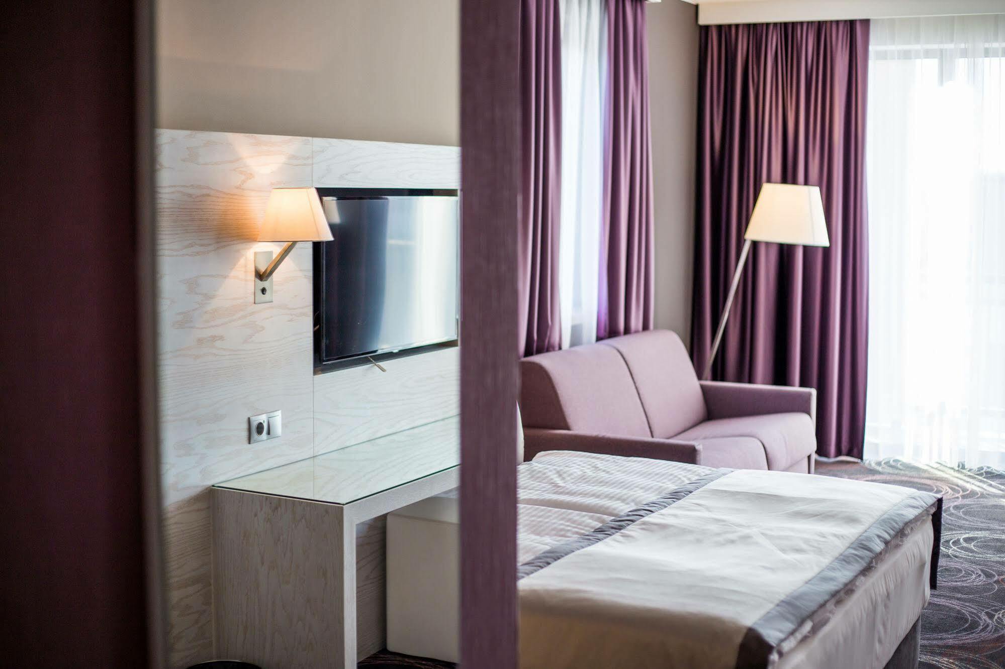 Aura Hotel Adults Only Balatonfured Bagian luar foto
