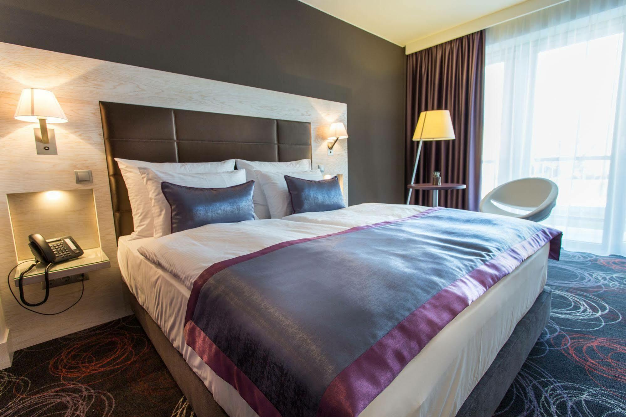Aura Hotel Adults Only Balatonfured Bagian luar foto
