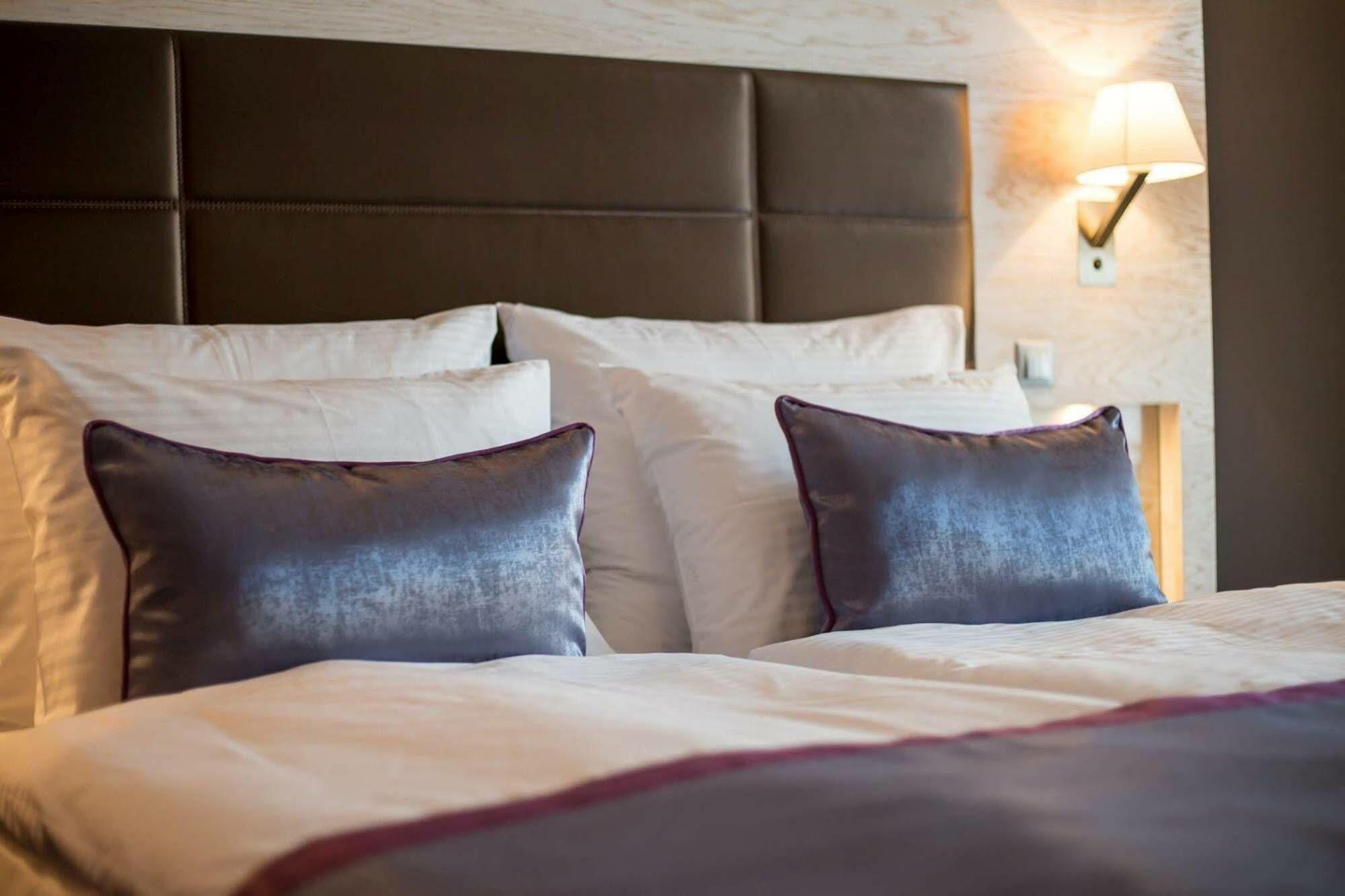 Aura Hotel Adults Only Balatonfured Bagian luar foto