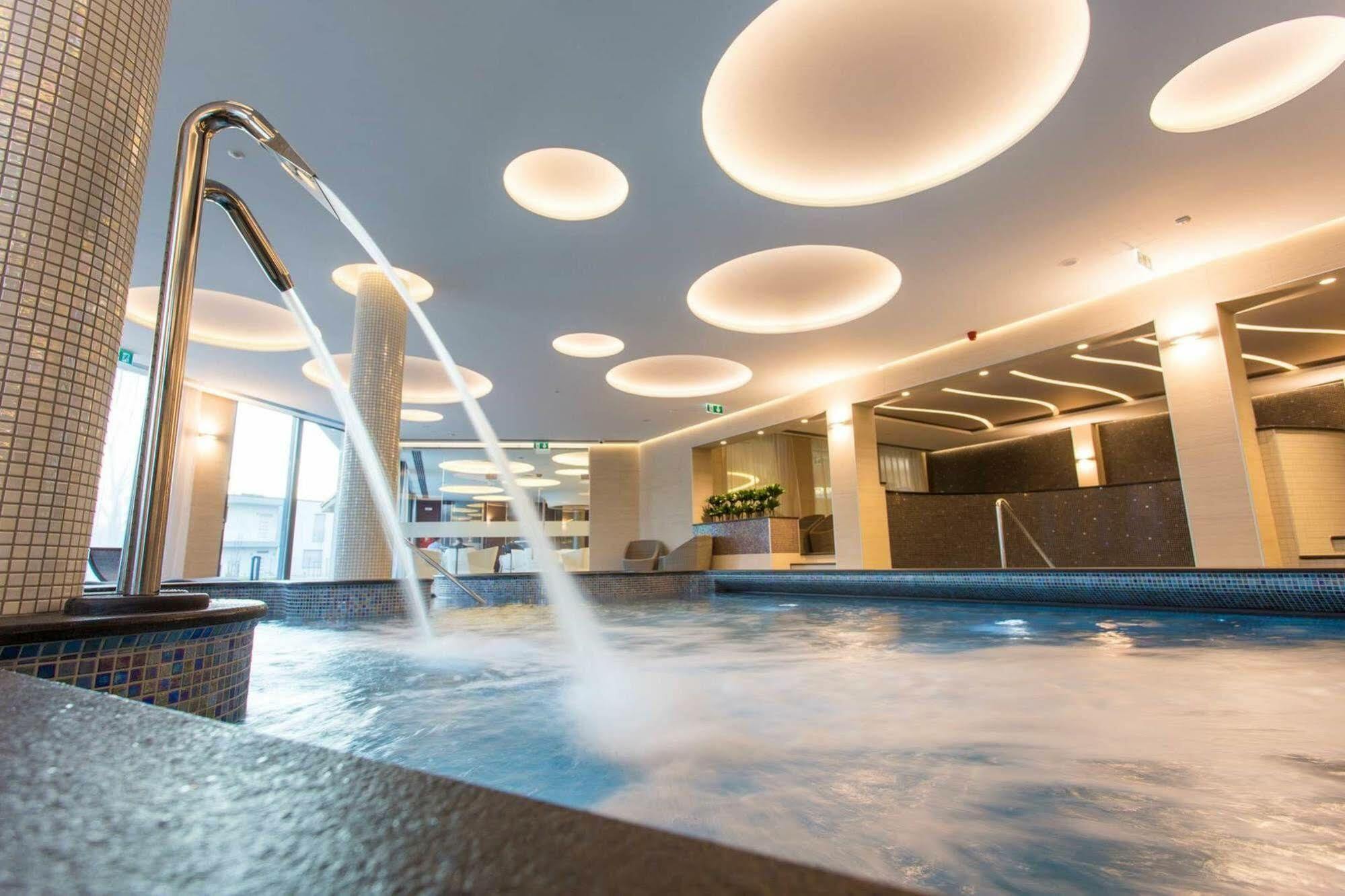 Aura Hotel Adults Only Balatonfured Bagian luar foto