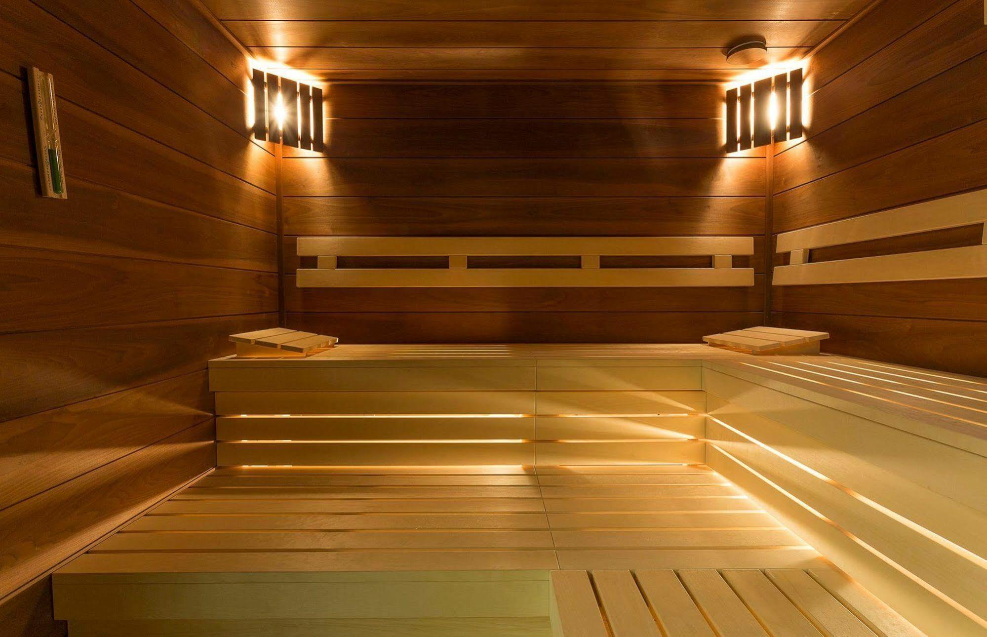 Aura Hotel Adults Only Balatonfured Bagian luar foto