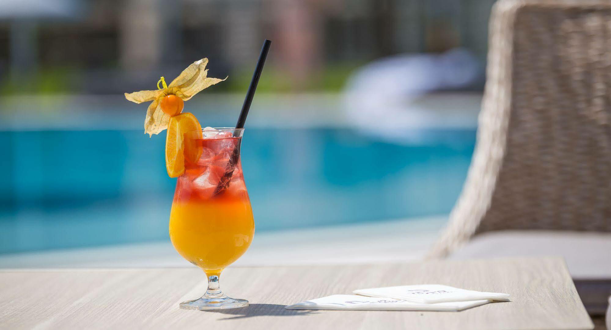 Aura Hotel Adults Only Balatonfured Bagian luar foto