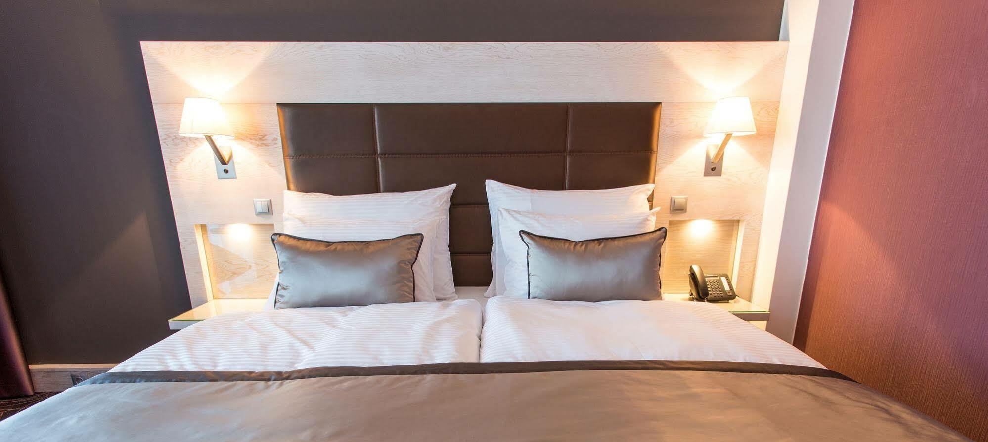 Aura Hotel Adults Only Balatonfured Bagian luar foto