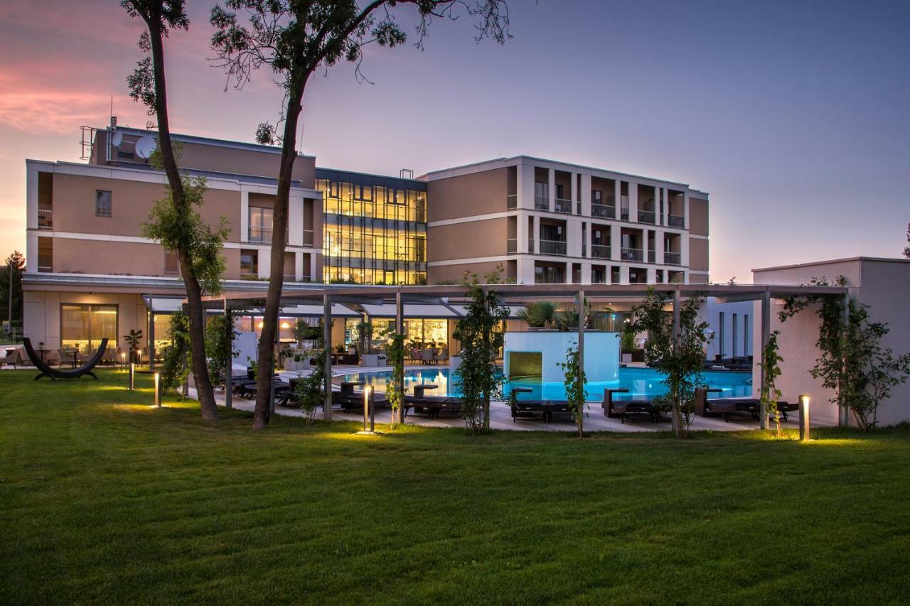 Aura Hotel Adults Only Balatonfured Bagian luar foto